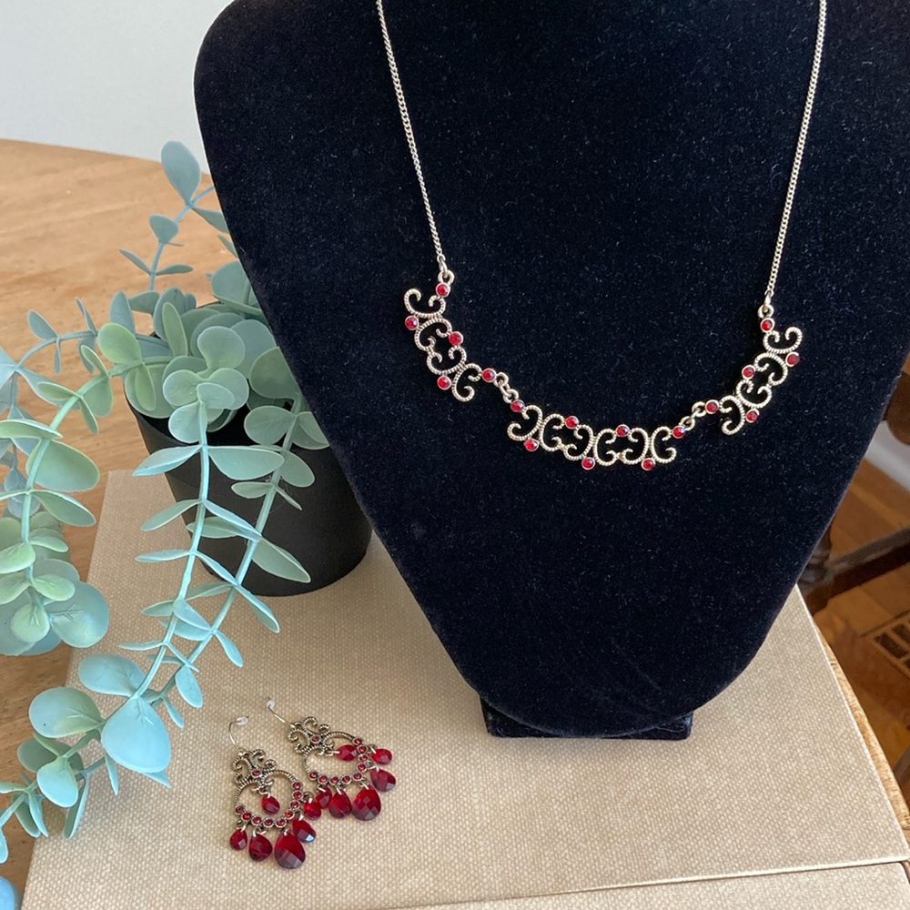 Avon Jewelry, Embellished Collar Red/GoldTone Necklace and Earring Set NWOT NE-6